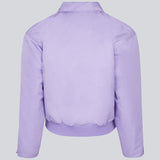 Short, padded bomber jacket in purple. ColtonMD jacket is designed with a collar, zipper in front, and pockets with push buttons. Ribbing at the hem. The model is 177 cm and wears a size S/36.