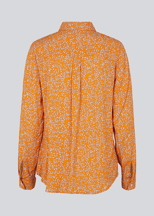 Everyday shirt in a printed EcoVero viscose. CorinnaMD print shirt has a relaxed shape with classic shirt details.
