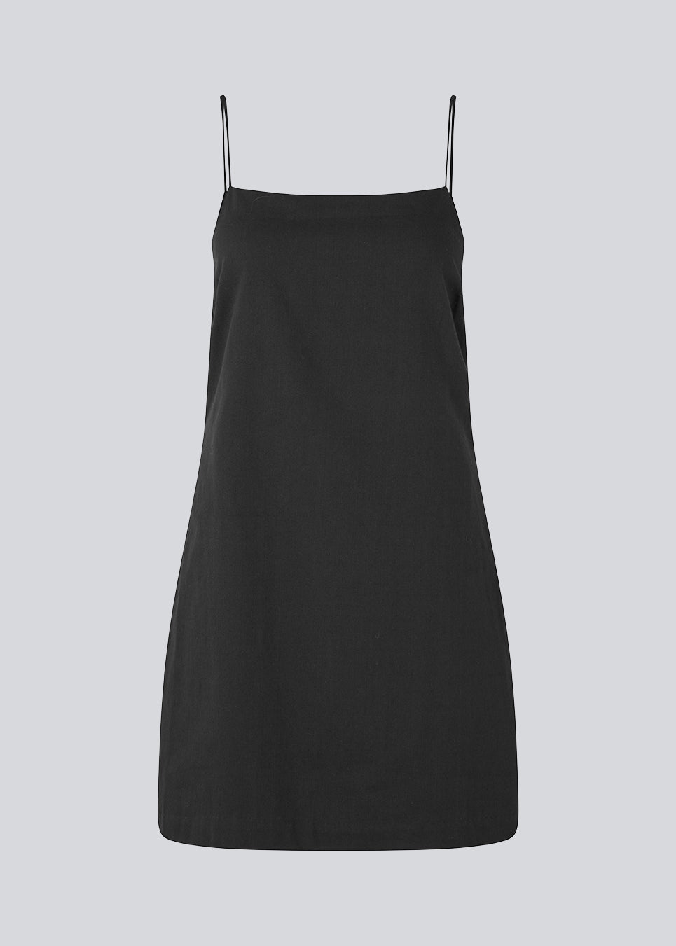 Short dress in black with a clean look in woven cotton. CydneyMD dress is slightly tailored, has adjustable straps, and a hidden zipper on one side. The model is 174 cm and wears a size S/36.