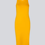 Tight fitted basic yellow dress in organic cotton jersey. DaeMD dress is sleeveless with a high and straight neckline. The dress cuts below the knees. The model is 177 cm and wears a size S/36.