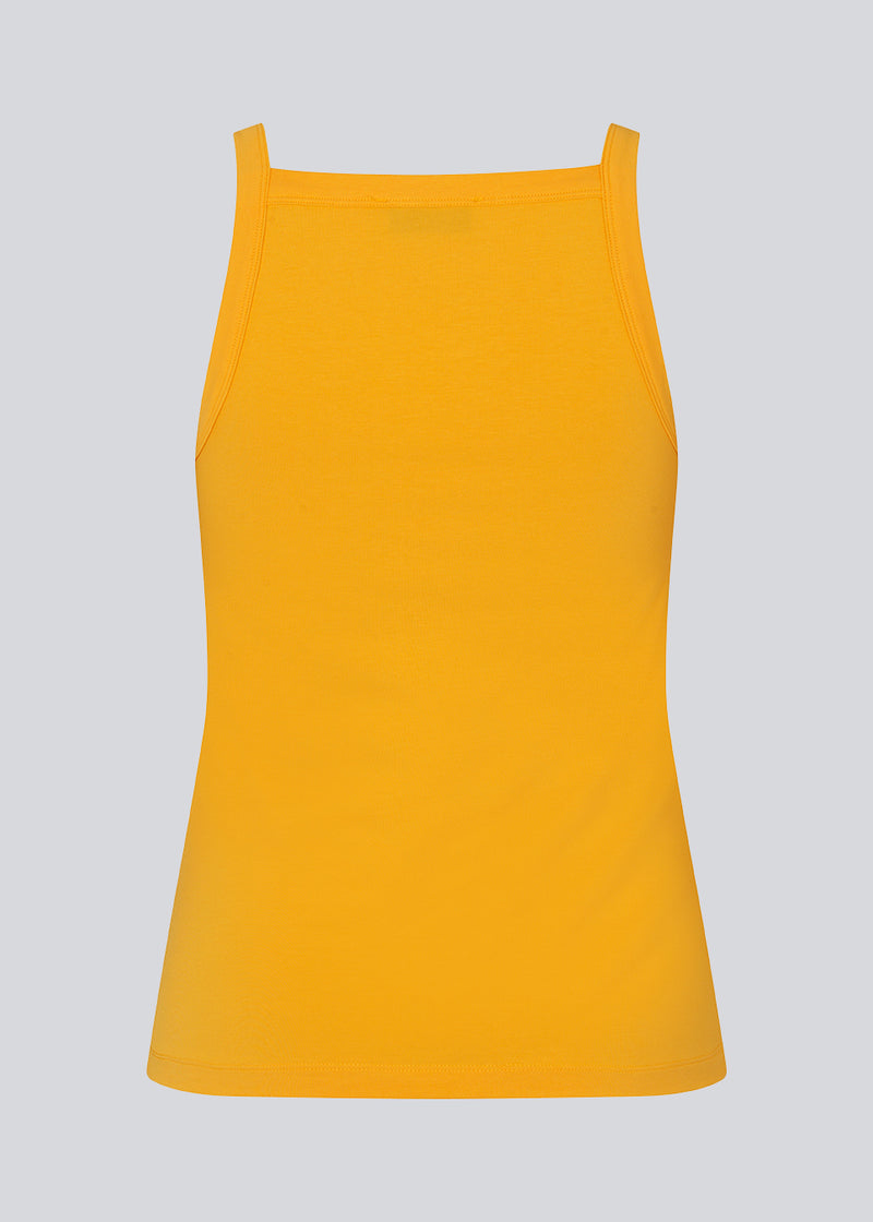 Tight fit basic yellow top with a high and straight neckline. DaeMD top is made from a rib-knitted organic cotton. The model is 177 cm and wears a size S/36.
