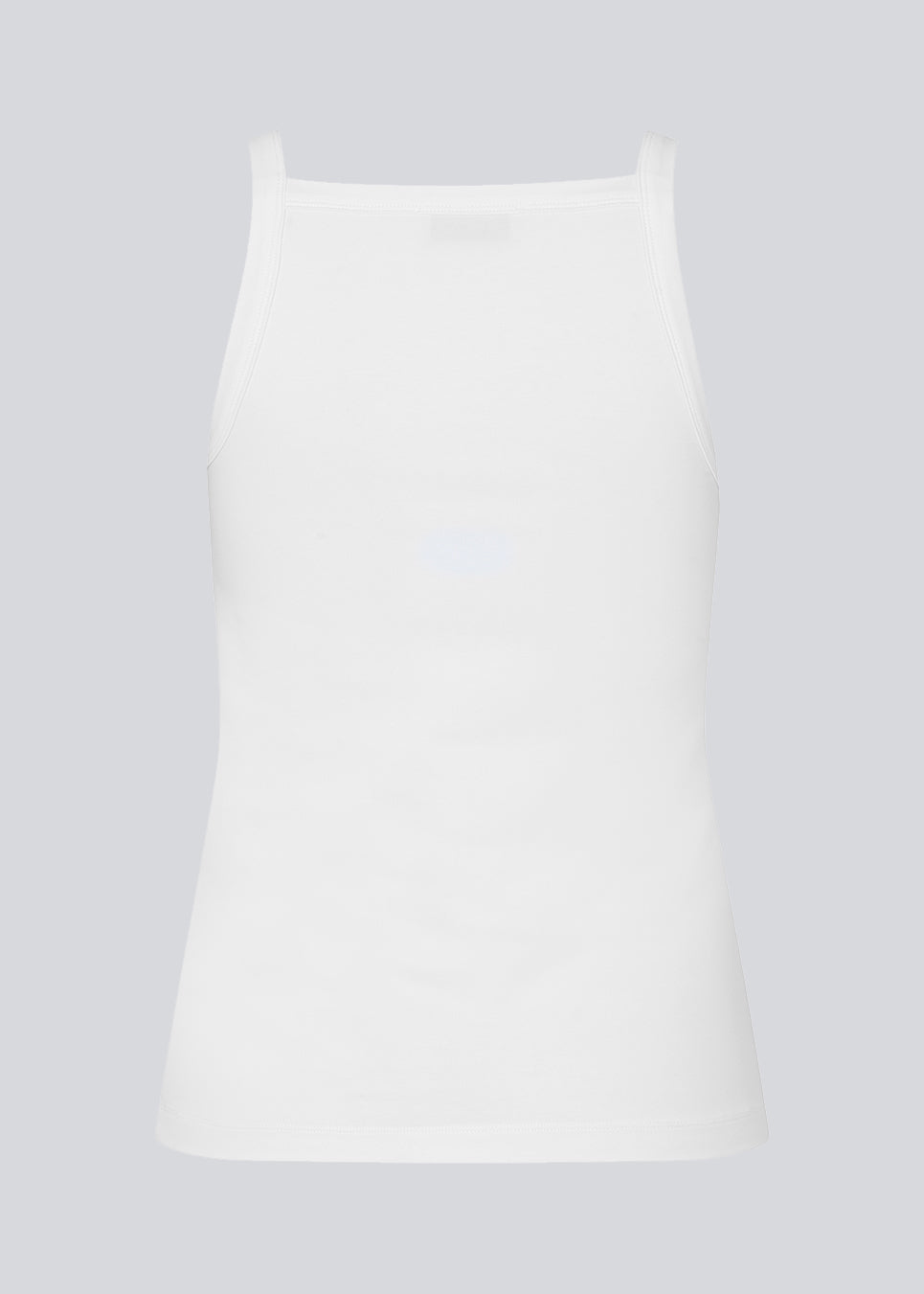 Tight fit basic white top with a high and straight neckline. DaeMD top is made from a rib-knitted organic cotton. The model is 177 cm and wears a size S/36.