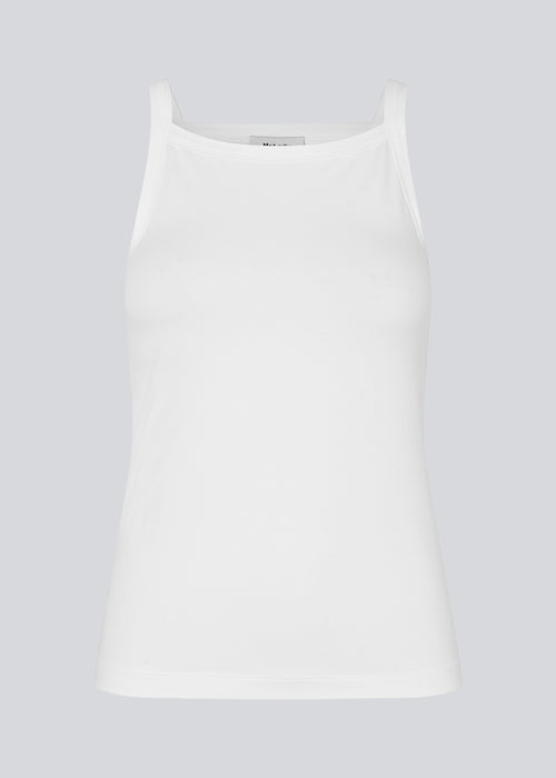 Tight fit basic white top with a high and straight neckline. DaeMD top is made from a rib-knitted organic cotton. The model is 177 cm and wears a size S/36.