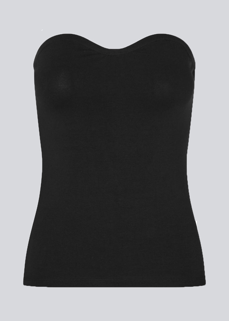 Fitted tube top in black in soft, rib-knitted cotton quality. DaeMD tube top has a sweetheart neckline with a silicone trim on the inside.