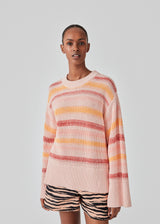Rib knitted jumper in organic cotton. DannaMD o-neck has a round neckline, dropped shoulders, and long sleeves. Wide rib trimmings at the bottom, cuff, and neckline. The model is 177 cm and wears a size S/36.