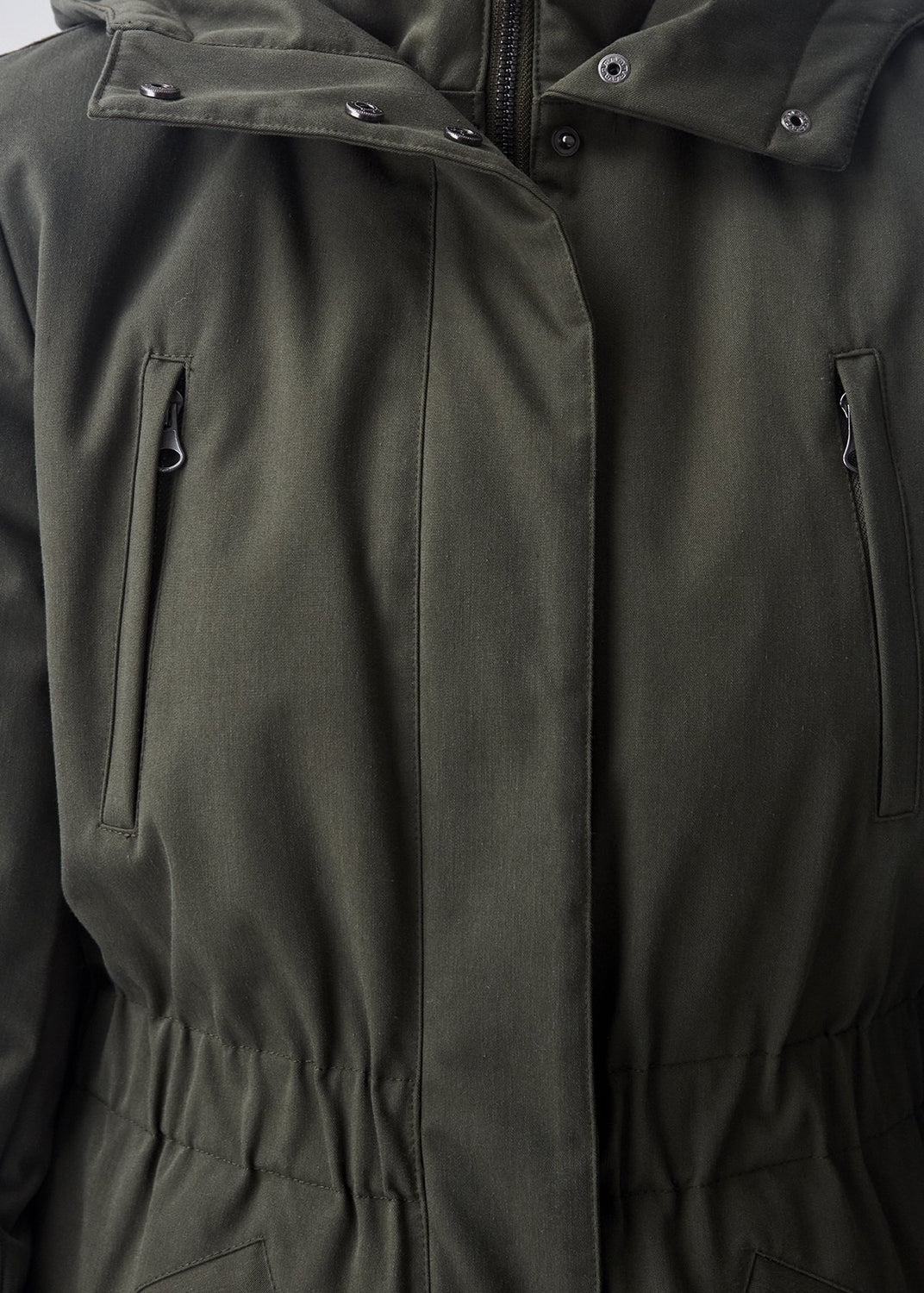 Denise coat in dark green is with hood, fitted at the waist and has hidden zipper closure at front. The jacket has 4 pockets and is lined with Thermolite polyester padding, which is recognized for its high insulation and therefore is the perfect choice for the cold winters.