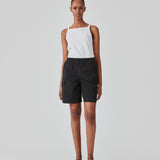 Cargo shorts in black in nylon with wide legs. DilaraMD shorts have an elasticated waistband and two large patch pockets on the sides. The model is 177 cm and wears a size S/36.