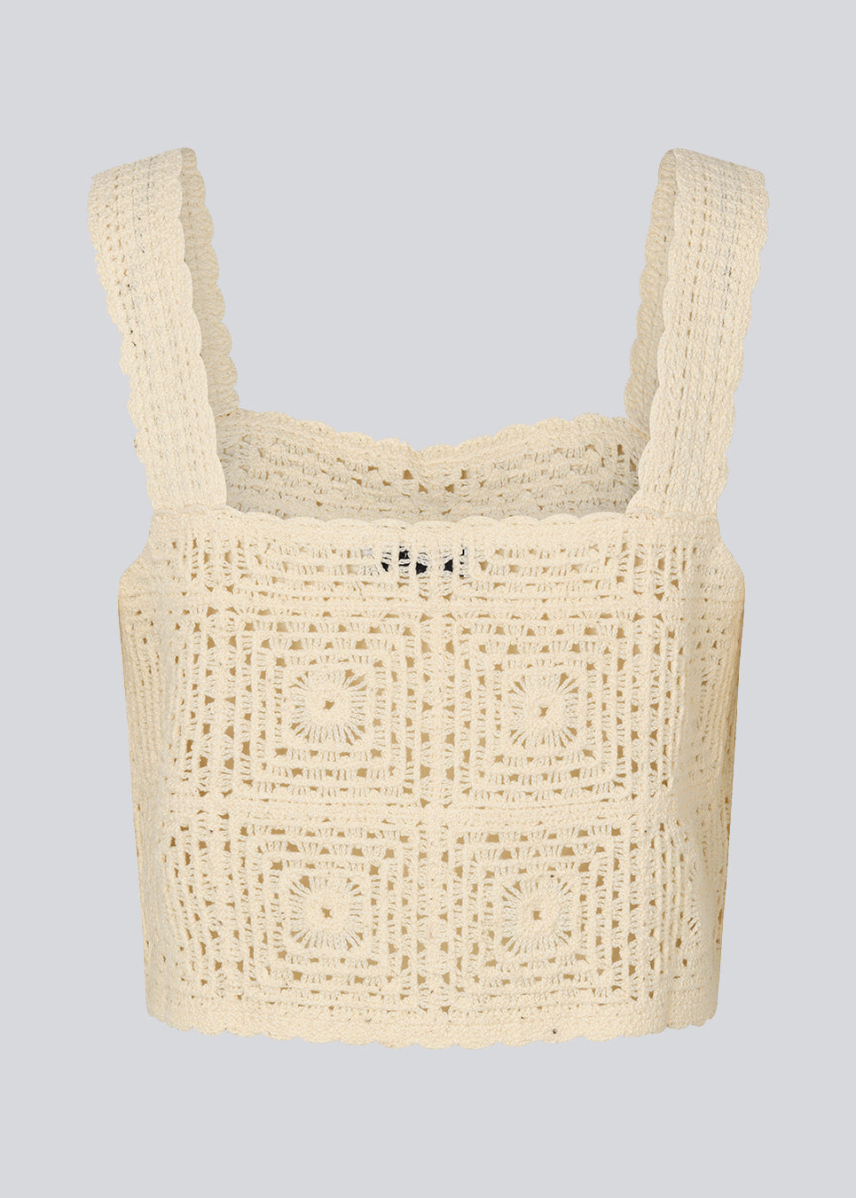  Cropped top in a crochet look made from a cotton blend. DorothyMD top has wide straps and scalloped edges. A bit see-through. The model is 177 cm and wears a size S/36.