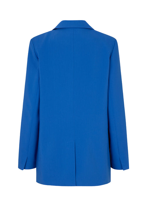 Gale blazer in blue has a classic and elegant design, fulfilled by the beautiful revers collar and a long fit. The blazer has a button closure at the front and a chest pocket at the left side. Match with pants or skirt: Gale pants, GaleMD skirt.