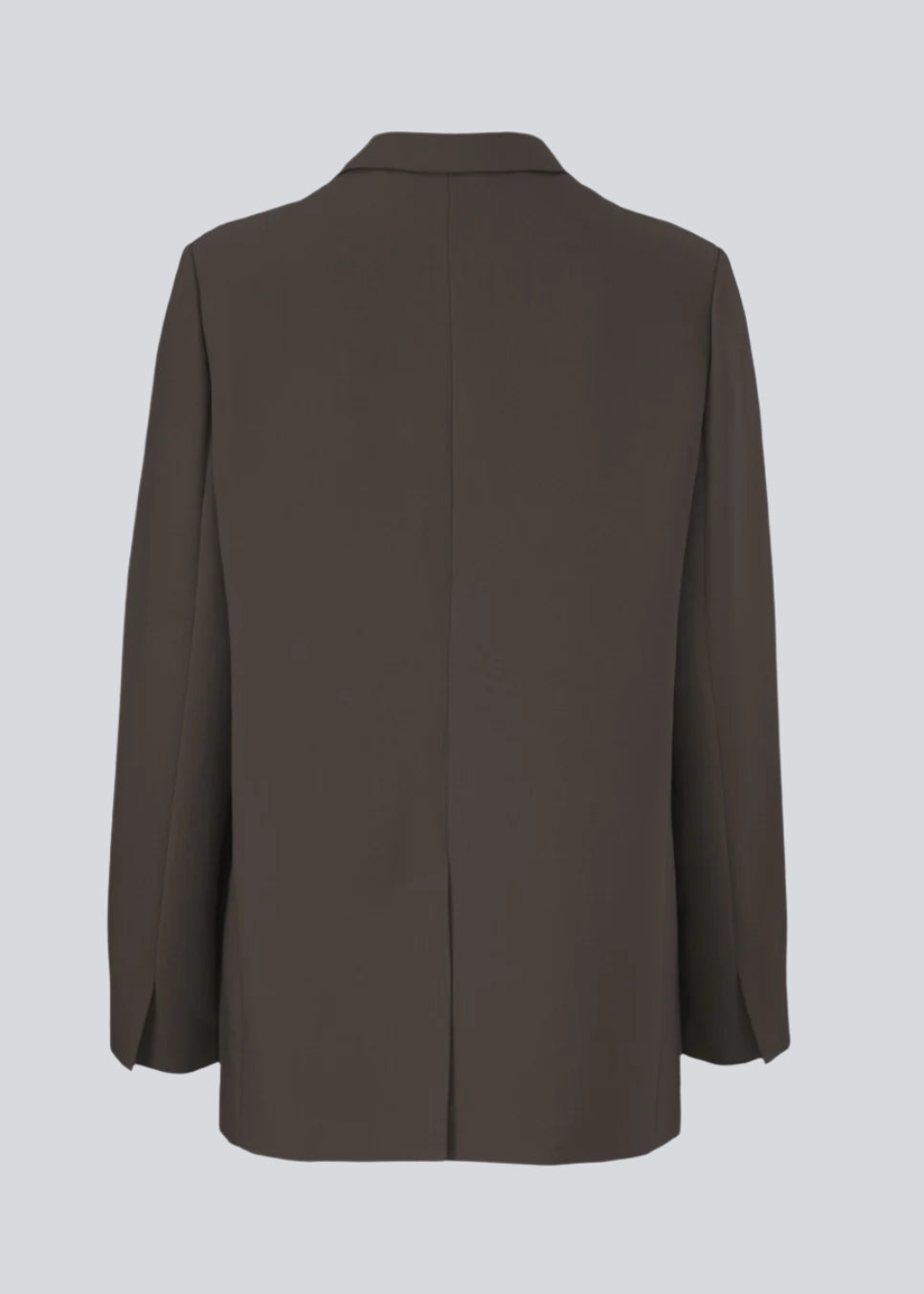 Gale blazer in dark brown has a classic and elegant design, fulfilled by the beautiful revers collar and a long fit. The blazer has a button closure at the front and a chest pocket on the left side.  Buy matching pants: Gale straight pants or Gale Pants in the same color to complete the look. 