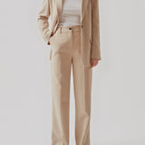 Gale pants in Powder Sand have a classic design. The pants have straight, wide legs with pressfolds, which creates an elegant look.  Buy Gale Blazer in the same color that fits the pants. These pants have a spacious fit. We recommend sizing down.