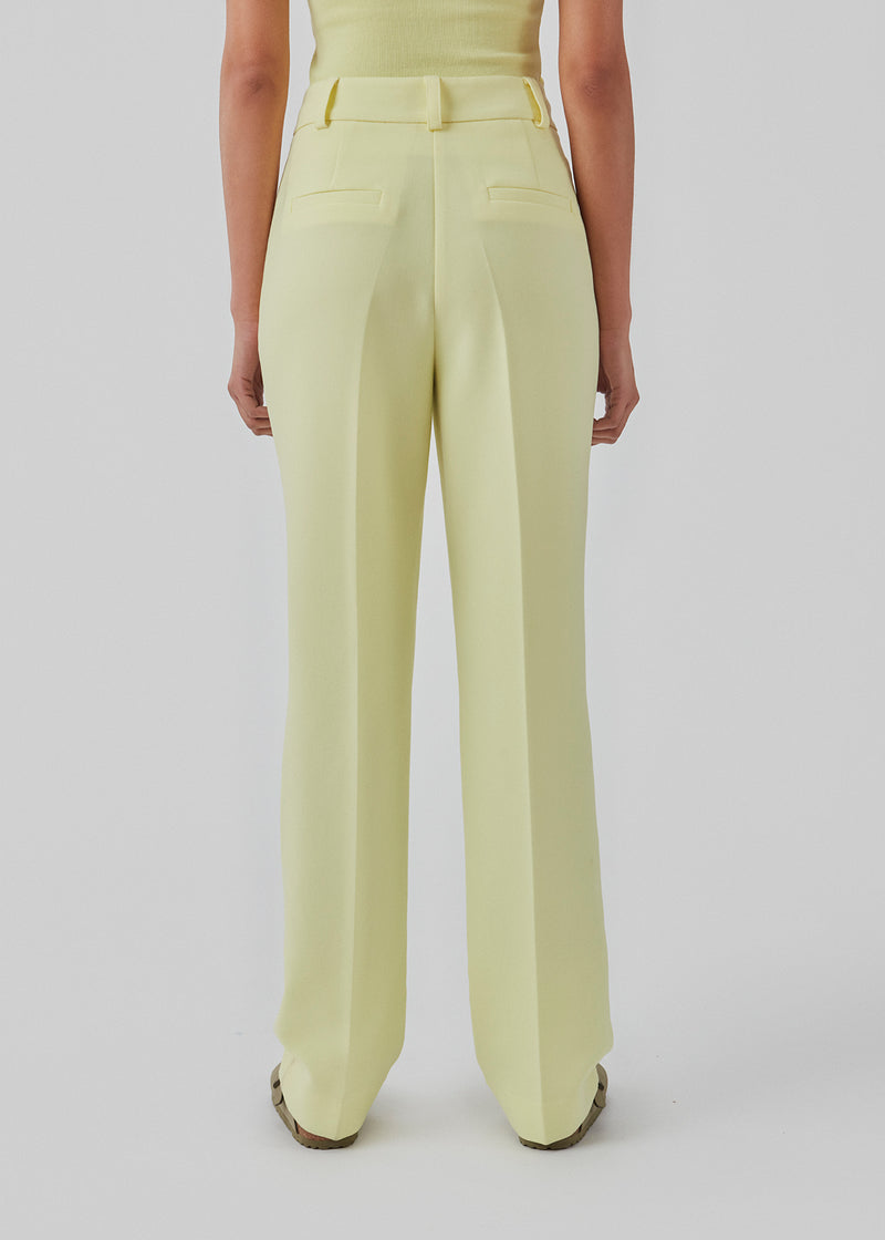 Gale pants in yellow have a classic design. The pants have straight, wide legs with pressfolds, which creates an elegant look.