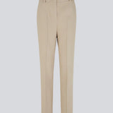 Gale straight pants in Powder Sand is a menswear inspired style with straight, slim legs. The design of the pants is kept classic with pressfolds and a high waist.