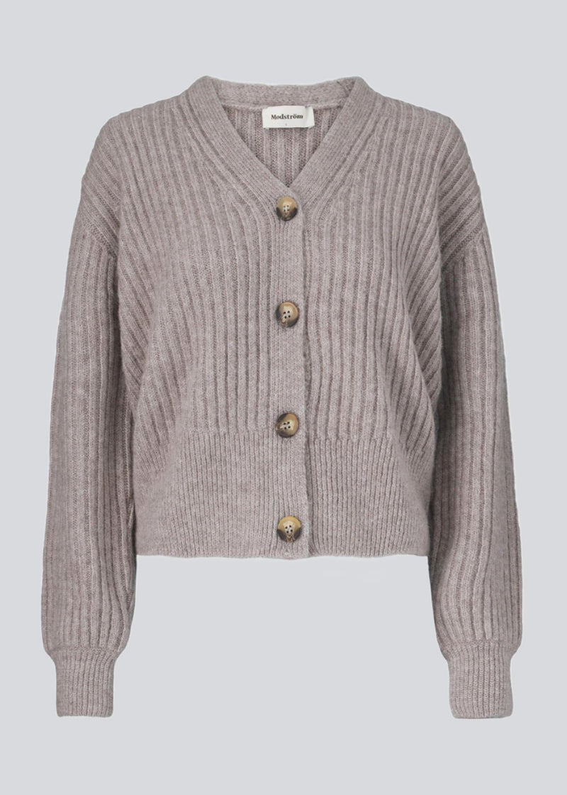 Soft, beige short cardigan in wool mix. Goldie cardigan has structure and button closure.