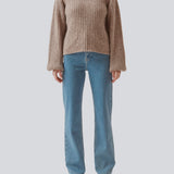 Simple rib knit with a slim silhouette, voluminous balloon sleeves and a round neckline. The trim on sleeves and neckline is knitted in a smaller rib. Goldie o-neck is made from an alpaca blend that adds a luxurious feel and look.