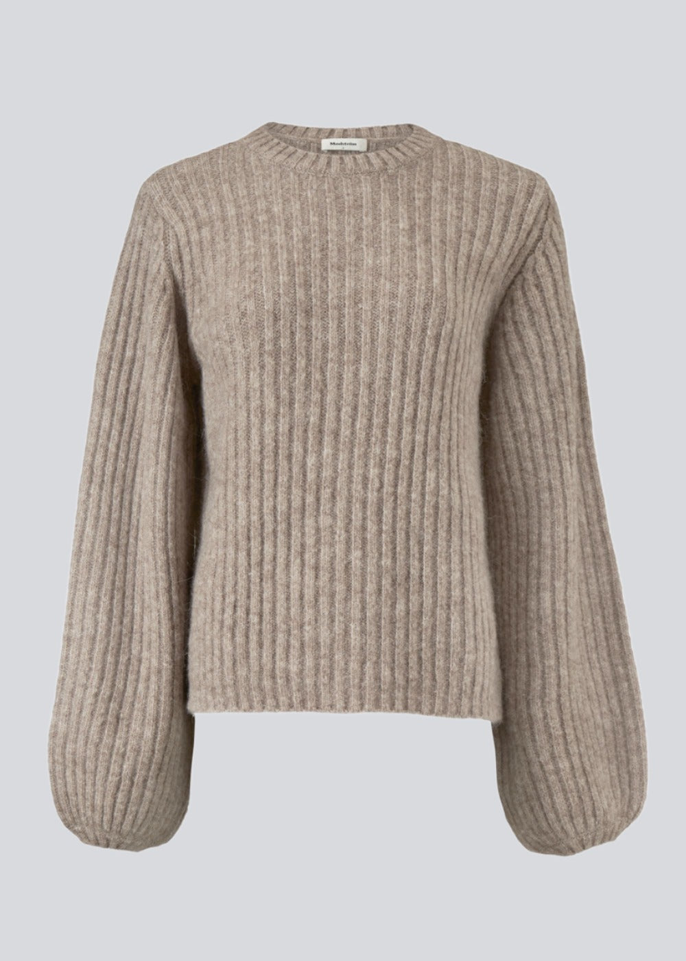 Simple rib knit with a slim silhouette, voluminous balloon sleeves and a round neckline. The trim on sleeves and neckline is knitted in a smaller rib. Goldie o-neck is made from an alpaca blend that adds a luxurious feel and look.