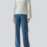 Simple white rib knit with a slim silhouette, voluminous balloon sleeves and a round neckline. The trim on the sleeves and neckline is knitted in a smaller rib. Goldie o-neck is made from an alpaca blend that adds a luxurious feel and look.