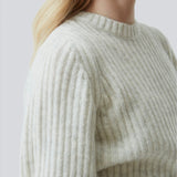 Simple white rib knit with a slim silhouette, voluminous balloon sleeves and a round neckline. The trim on the sleeves and neckline is knitted in a smaller rib. Goldie o-neck is made from an alpaca blend that adds a luxurious feel and look.