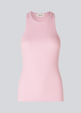Cool basic top in a soft cotton rib in the color dusty sorbet. Igor top has a tight fit with a racer back. The top is perfect for a sporty look. 