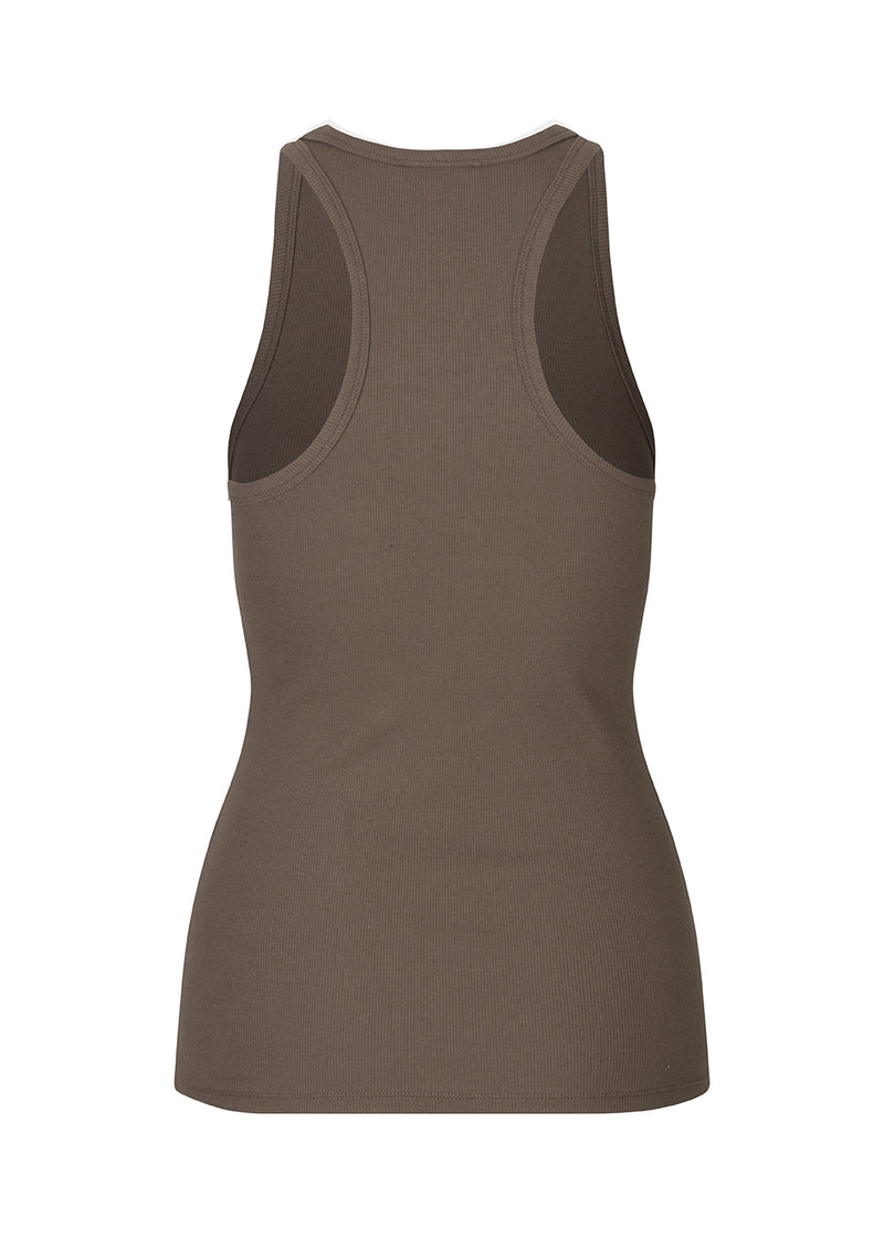 Cool basic top in brown in a soft cotton rib. Igor top has a tight fit with a racer back. The top is perfect for a sporty look. The model is 174 cm and wears a size S/36