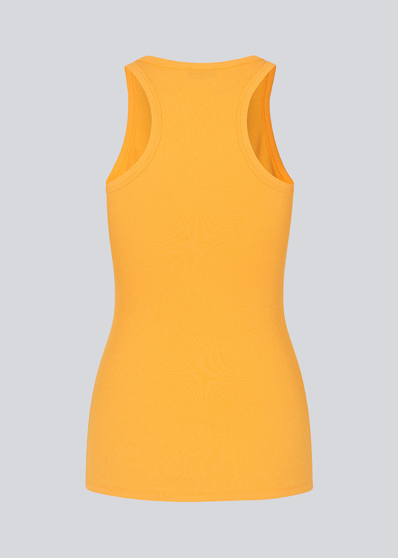 Cool basic top in yellow in a soft cotton rib. Igor top has a tight fit with a racer back. The top is perfect for a sporty look. The model is 174 cm and wears a size S/36