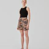 Basic top cut from a soft ribbed jersey fabric. IgorMD crop top in the color Black is styles with a slim fit and cropped fit with racer-shaped back. Perfect for a sporty look. The model is 173 cm and wears a size S/36