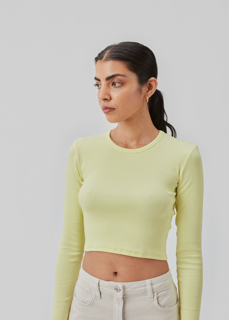 Soft basic crop top in yellow in soft cotton rib with stretch. IgorMD LS crop top has a tight, cropped fit with long sleeves. The model is 177 cm and wears a size S/36.