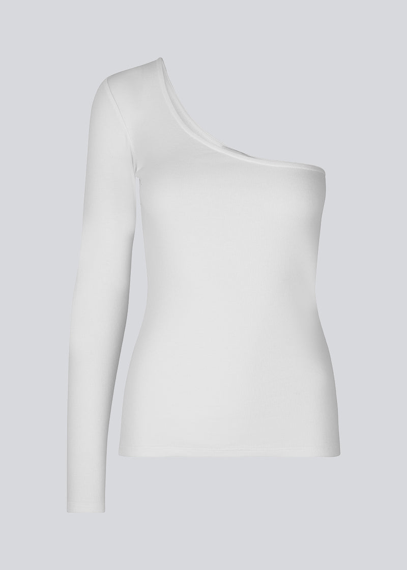 Comfortable, basic top in white in a soft cotton rib. Igor one shoulder top has a tight fit and asymmetrical long sleeve which makes the top perfect for a sporty look. 