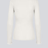 Tight fitted longsleeved t-shirt with a feminine lettuce trim on the sleeves. Issy LS t-shirt in color Off White is made from a soft jersey quality with a decorative drop needle pattern.