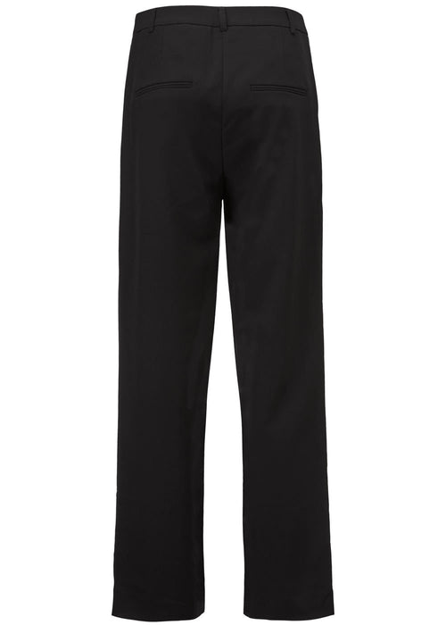 Classic and stylish pants with cropped legs. Kendrick cropped pants has belt straps and pockets on both front and back.