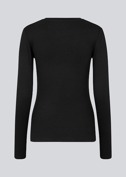 Soft long sleeved t-shirt with a round neck and slim fit in black. KrownMD LS o-neck is crafted from a more responsible ribbed quality.