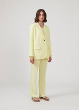 Gale blazer in yellow has a classic and elegant design, fulfilled by the beautiful revers collar and a long fit. The blazer has a button closure at the front and a chest pocket at the left side.