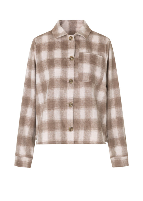 Overshirt in a soft wool-blend. Lexi coatigan features a patch pocket in front, button closure and a collar. The spacious fit and short length adds a cool touch. The model is 174 cm and wears a size S/36