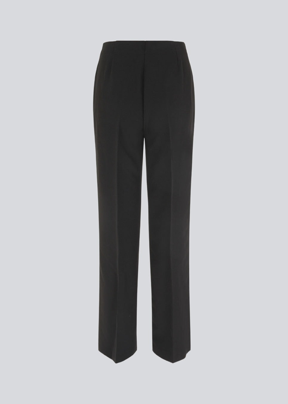 Classic pants with pressfolds and straight legs. Nelli pants are closes by an hidden zipper at the side with an elastic waistband for a more comfortable fit. The model is 173 cm and wears a size S/36