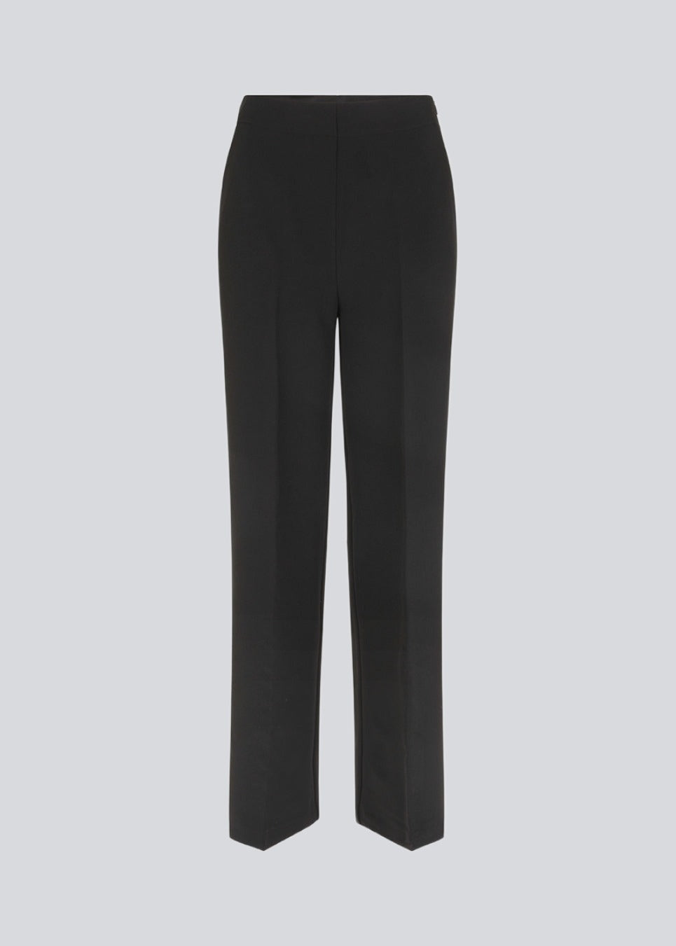 Classic pants with pressfolds and straight legs. Nelli pants are closes by an hidden zipper at the side with an elastic waistband for a more comfortable fit. The model is 173 cm and wears a size S/36