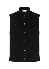 Cool vest in organic cotton. Nour vest has a boxy fit, which is easy to style over a t-shirt, shirt, or a dress for adding a cool element to the look. The vest is closed with buttons at the front. The model is 173 cm and wears a size S/36