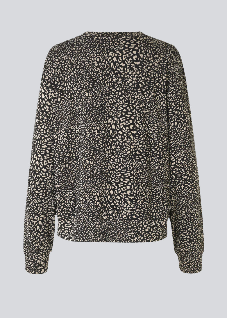 Relaxed sweatshirt in a loose silhouette. Omari sweatshirt has a round neck and long sleeves. Wear a soft and stretchy material from head to toe with the matching pants.