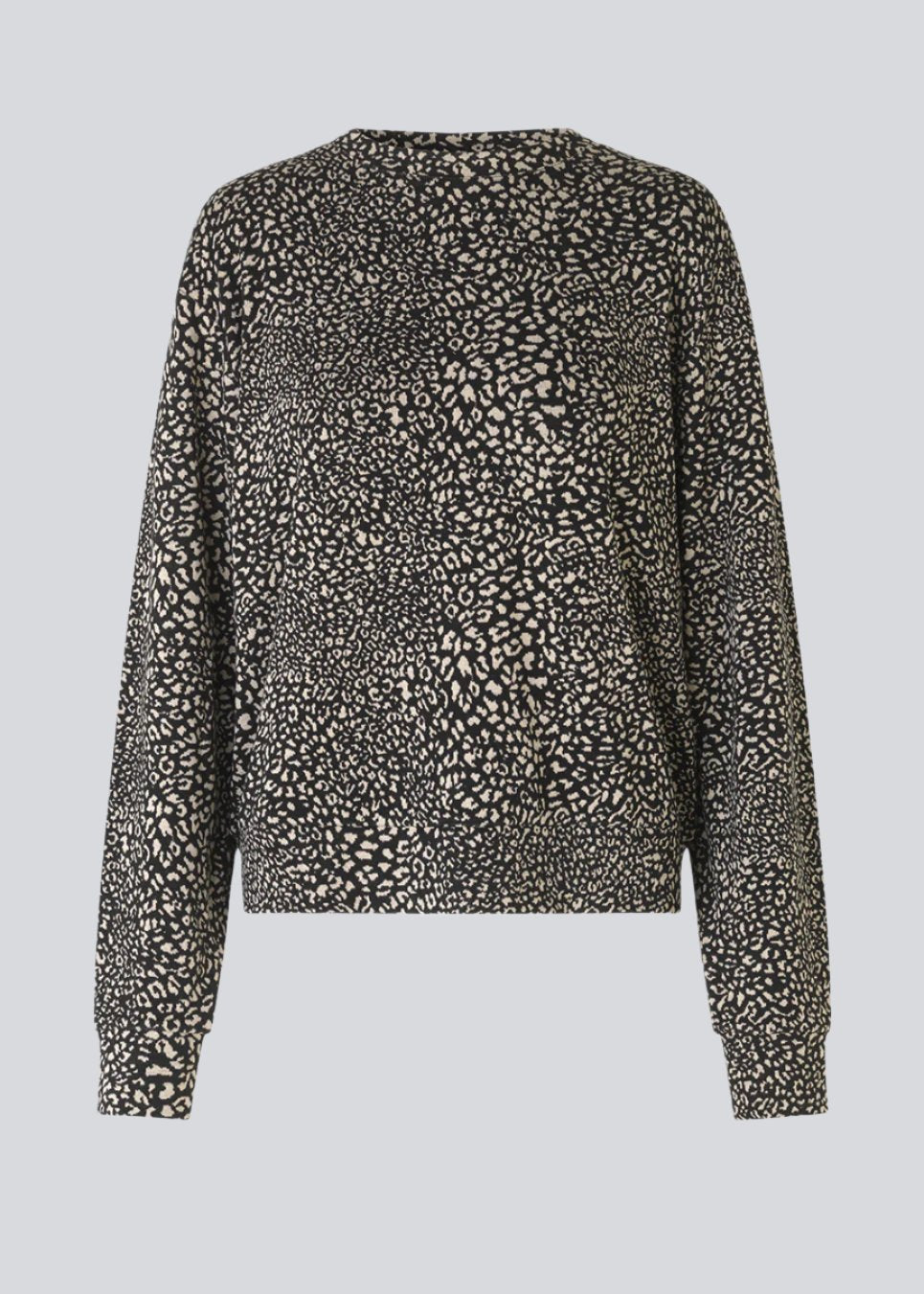 Relaxed sweatshirt in a loose silhouette. Omari sweatshirt has a round neck and long sleeves. Wear a soft and stretchy material from head to toe with the matching pants.