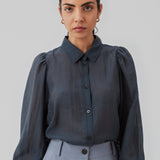Classic shirt in dark blue in a light and airy material. Oskar shirt has a relaxed fit with voluminous balloon sleeves finished with a wide cuff. The shirt is a bit sheer for an ultra-feminine expression. The model is 174 cm and wears a size S/36.