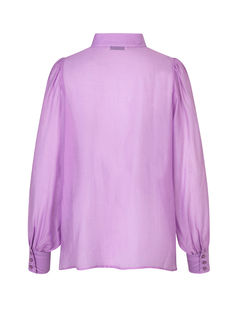 Classic shirt in a purple, light and airy material. Oskar shirt has a relaxed fit with voluminous balloon sleeves finished with a wide cuff. The shirt is a bit sheer for an ultra-feminine expression.