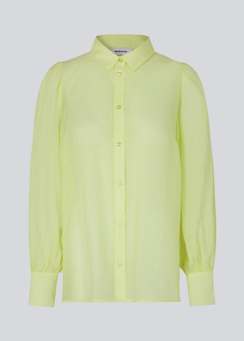 Classic shirt in yellow in a light and airy material. Oskar shirt has a relaxed fit with voluminous balloon sleeves finished with a wide cuff. The shirt is a bit sheer for an ultra-feminine expression.