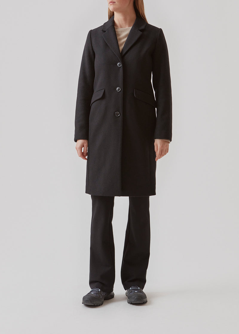 Beautiful, long wool coat in black. Pamela coat is closed by 3 big buttons at front and is waisted, which gives a feminine look. Because of the high content of wool you will be able to keep warm all through fall and the mild winters.