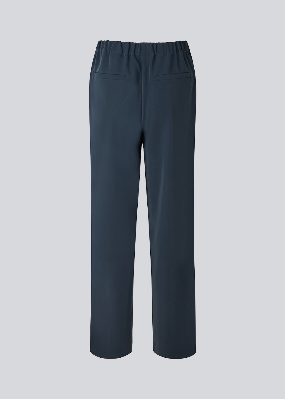 Pants in navy blue in a simple design with wide legs. Perry pants have pockets at the side seam and an elasticated waistline for a comfortable fit. The model is 173 cm and wears a size S/36 in black.  Shop matching blazer to complete the look: PerryMD blazer.