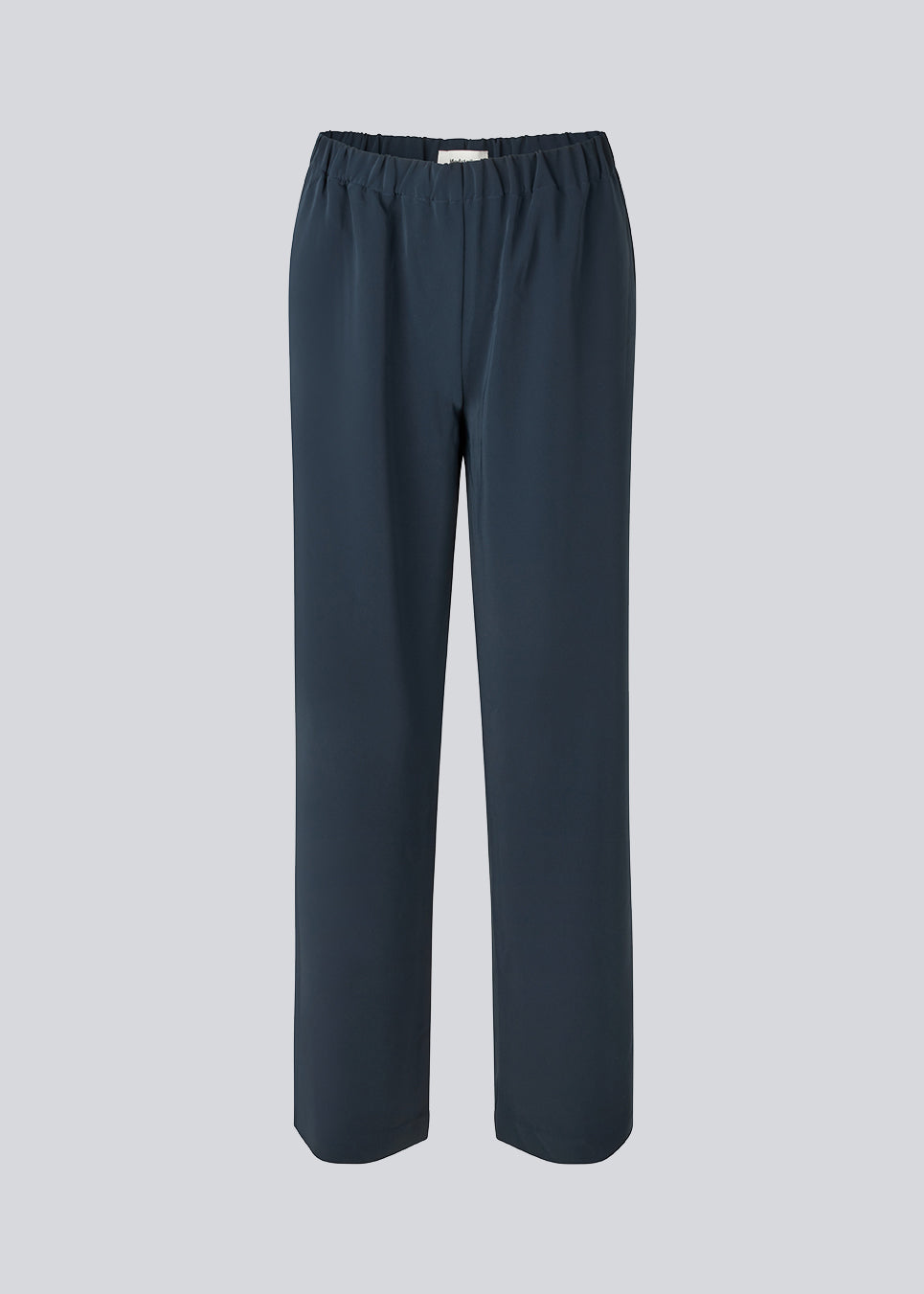 Pants in navy blue in a simple design with wide legs. Perry pants have pockets at the side seam and an elasticated waistline for a comfortable fit. The model is 173 cm and wears a size S/36 in black.  Shop matching blazer to complete the look: PerryMD blazer.