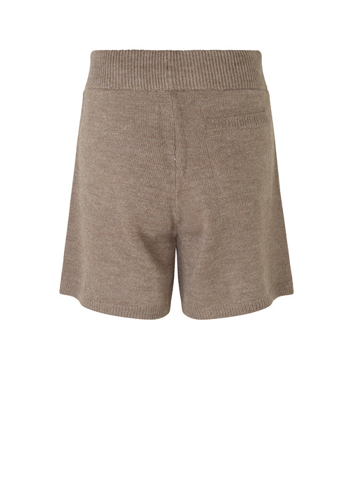 Soft knitted shorts with a high, elasticated waist and wide legs. Wear PorterMD shorts in color Mountain Trail with the matching cardigan for a completely comfortable look. The model is 173 cm and wears a size S/36