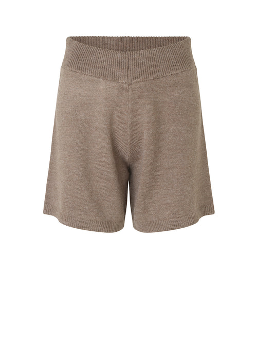 Soft knitted shorts with a high, elasticated waist and wide legs. Wear PorterMD shorts in color Mountain Trail with the matching cardigan for a completely comfortable look. The model is 173 cm and wears a size S/36