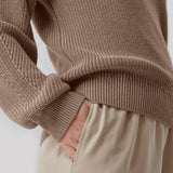 Pants in a simple design with wide legs. Perry pants have pockets at side seam and an elasticated waistline for a comfortable fit. The model is 173 cm and wears a size 