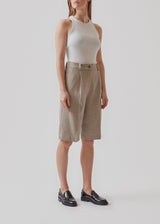 Cotton shorts in a relaxed, knee-length fit with pressed creases in front. RaphaelMD shorts is with belt loops and elastic at the back for the best fit. The model is 173 cm and wears a size S/36