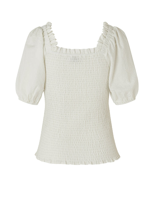 Top in white in a snug fit made from a light cotton with smock bodice. RonaldMD top has a square neckline with a small frilled trim. The sleeves are short and voluminous.
