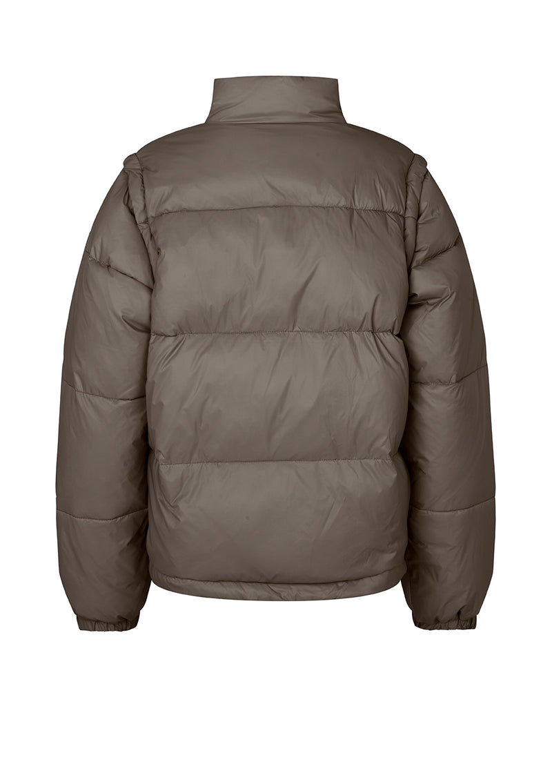SammiMD jacket is a short, padded jacket with high-standing collar, zipper and pockets at sides. The sleeves are removable, for the jacket to be used as a vest.